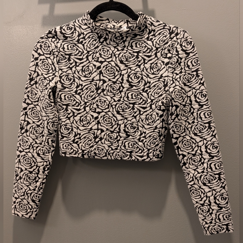 H&M Divided Size S Black & White Cropped Mock Turtleneck Top